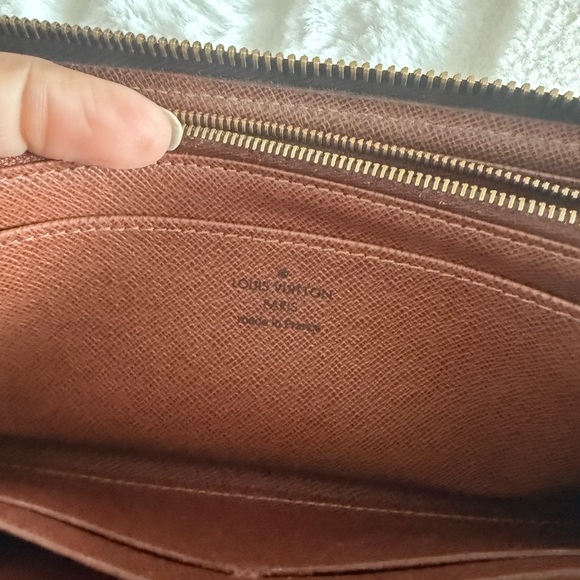 Louis Vuitton wallet/crossbody with 2 chains - Picture 10 of 15